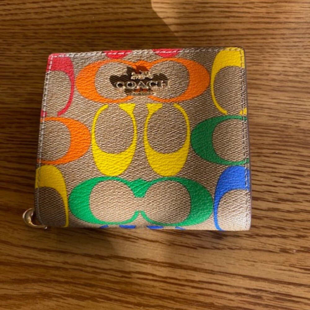 SNAP WALLET IN RAINBOW SIGNATURE CANVAS (COACH C4536) IM/LIGHT SADDLE MULTI